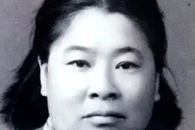 我军一女排长能和许世友切磋武功，拿盆切磋酒量，她是谁？图片