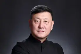 遭受父亲家暴，被好友背后捅刀，韩磊的故事远比你想得更加曲折图片