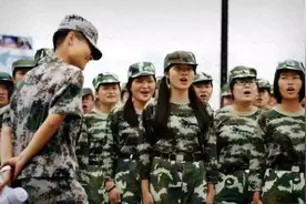 现在学生都不会扔手榴弹了！俄议员语出惊人，此话提醒了中国图片