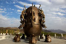 仿制张衡地动仪被移出教科书后，中科院教授：挂块猪肉都比他强图片