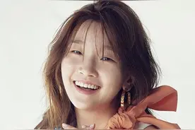 朴素丹 Elle Korea 2020年3月刊封面图片