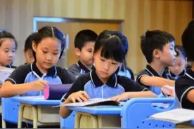 小学班主任调座位有“小心机”，看似公平合理，实际上套路很深图片