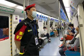 直击｜北京地铁上不规范戴口罩的人多吗？来看客运量最大的这条线图片