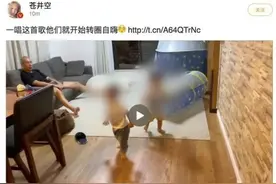 苍井空晒娃，光头老公首次曝光，夫妻二人相貌差距好似隔代！图片