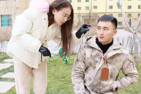 女学员考驾照却不来练车，知道原因后，教练的反应真逗啊视频封面