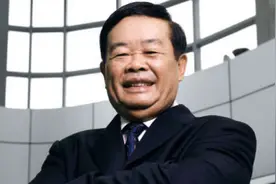 曹德旺丨李嘉诚说打工是一辈子最愚蠢的投资，听听曹德旺怎样说！图片