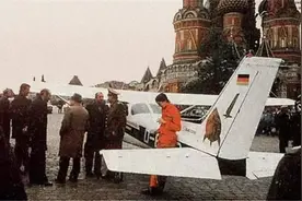 1987年，德国青年鲁斯特驾机突降红场，苏联两千官员被免职图片