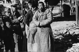 老照片：日军攻占南京，横行江南水乡图片