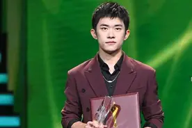 百花盛宴，千玺获奖，王俊凯主持，王源缺席，TF的不同转型路图片