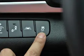 老司机：别乱按车上的这4个配置，不然后果可能会很严重图片