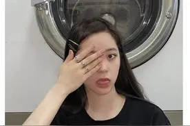 人美怎样拍都好看！欧阳娜娜洗衣机前扮酷，表情俏皮可爱图片