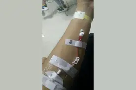 孩子妈妈患有精神分裂症，南京一男子午夜起背着女儿送外卖8小时，曾做试药人员赚钱图片