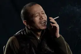 “疯子”艺术家：把自己浇铸到水泥中，艺术献身还是挑战底线？图片