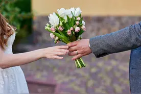 如果你有孩子，请告诉他们：结婚，尽量找这三种家庭图片