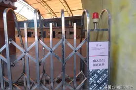 南宁动物园里忧伤的老白，少了一头海豚邻居图片