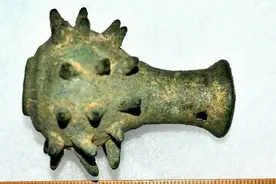 古代战士的武器——形状怪异的蒺藜战锤，外表遍布獠牙般的突起物图片