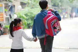 想让孩子长大后出息，多和他们说这几句话，效果真的很管用图片