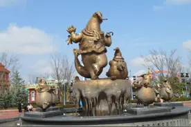 你见过现世报吗？我见过，我的老邻居也见过，都拍手称快，真爽图片