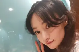 郑爽自曝在美国生活拮据：靠喝自来水为生，连卫生纸都要省着用图片