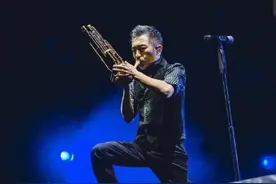 吴彤：轮回乐队前主唱，两获格莱美奖，靠"破锣嗓子"唱成大师图片