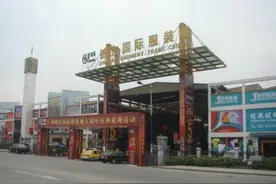 广州最便宜的服装批发城，尾货源头地区。图片