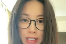 朱珠久违露面，自曝孕晚期状态差手脚浮肿厉害，意外暴露宝宝性别图片