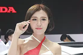 瑶雨湿朱颜一叶左人间 2015深港澳车展车模 白裙带点红四位谁最美图片