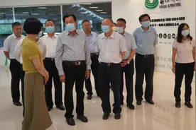 全国人大常委会委员、全国人大民族委员会副主任委员乃依木·亚森一行前来和林格尔县调研图片