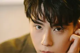 胡一天的风衣穿搭帅气十足，188的身高好似模特图片