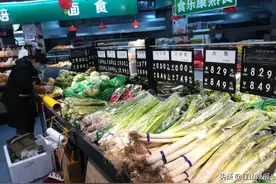 先是“姜你军”“蒜你狠”现在轮到了“向钱葱”了图片