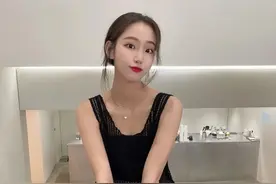 吊带这样穿太撩了，太美太高级图片