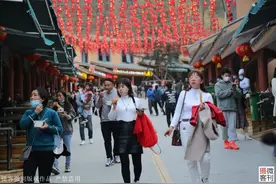 河南这个景区每天吸引数万游客，美食街各色美食免费吃到嗨图片