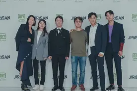 全智贤久违亮相！穿露脐装“川字”腹肌太结实，瘦过头女神脸消失图片