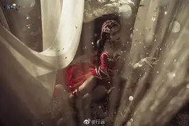 凌晨2点起床的姑娘图片