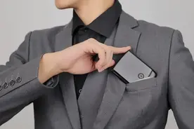 摩托罗拉Razr 2020曝光！翻盖折叠屏，这次你会为情怀买单吗？图片