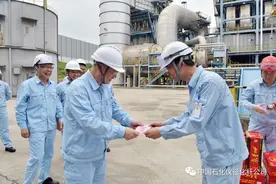 「基层动态」仪征化纤公司领导看望慰问高温下坚守岗位干部职工图片