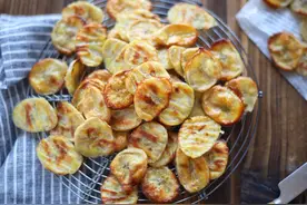 我家零食从不买，两根香蕉做一盘，外脆里软真好吃，不加糖真健康图片