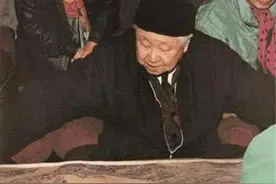 老人拿出祖传珍宝，开价八百万，最终老人拍卖，并多给老人一千万图片