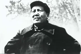 毛主席南巡，群众围个水泄不通，警卫员巧妙化解，劝说领导有技巧图片