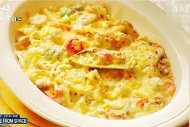 为什么韩国人喜欢吃烫嘴的食物？看看韩国家常吃些什么菜视频封面