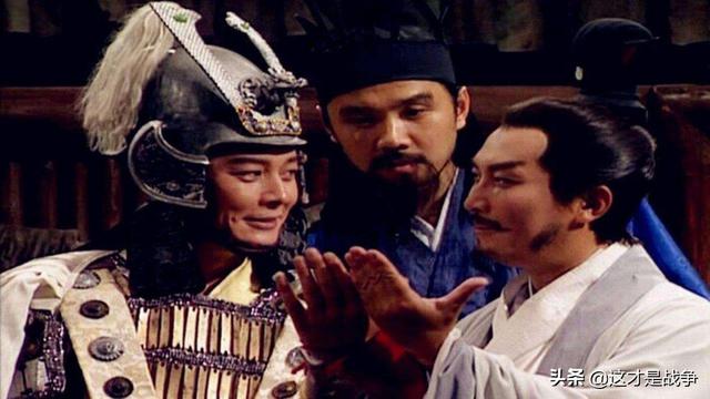 真实历史中的赤壁之战，孙刘联军实力更强，曹操被动挨打