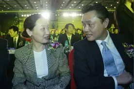 丈夫入狱12年，她守住「千亿江山」：他们的爱情故事，是同甘共苦图片