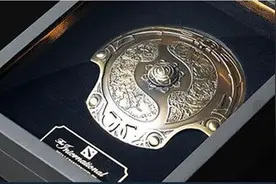 V社发放不朽盾了，只需填写地址，巴掌大的不朽盾就能轻松带回家图片