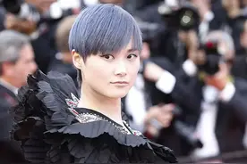 李宇春穿裙子有多怕？安全裤比裙子还要长3厘米，网友果然是春哥图片