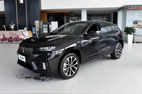 安全性不输沃尔沃，十几万的价格三十万的外观，实拍WEY VV7图片