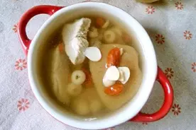 养生汤分享：川贝雪梨瘦肉汤、茶树菇排骨汤、鱼骨汤的简单做法图片
