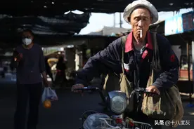 辽宁74岁老兵修喷雾器攒钱救孙，不敢花一块钱图片