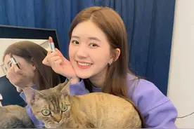 女孩子的脸不会骗人，爱你的她总是会不自觉的笑图片