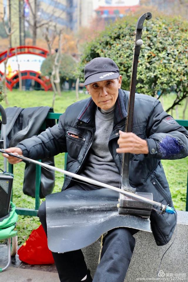 高手在民间，演出自娱自乐，洛阳周王城广场民间曲艺乐园