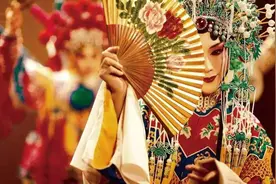 从乞丐到“贵妃”藏了14年的李玉刚，“离开”舞台后“露出原形”图片